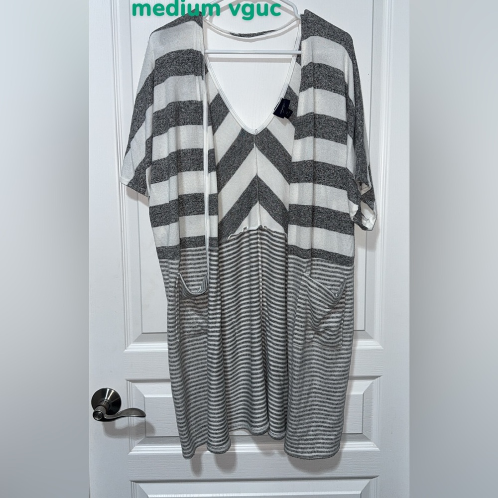 Daytrip Gray and White cardi